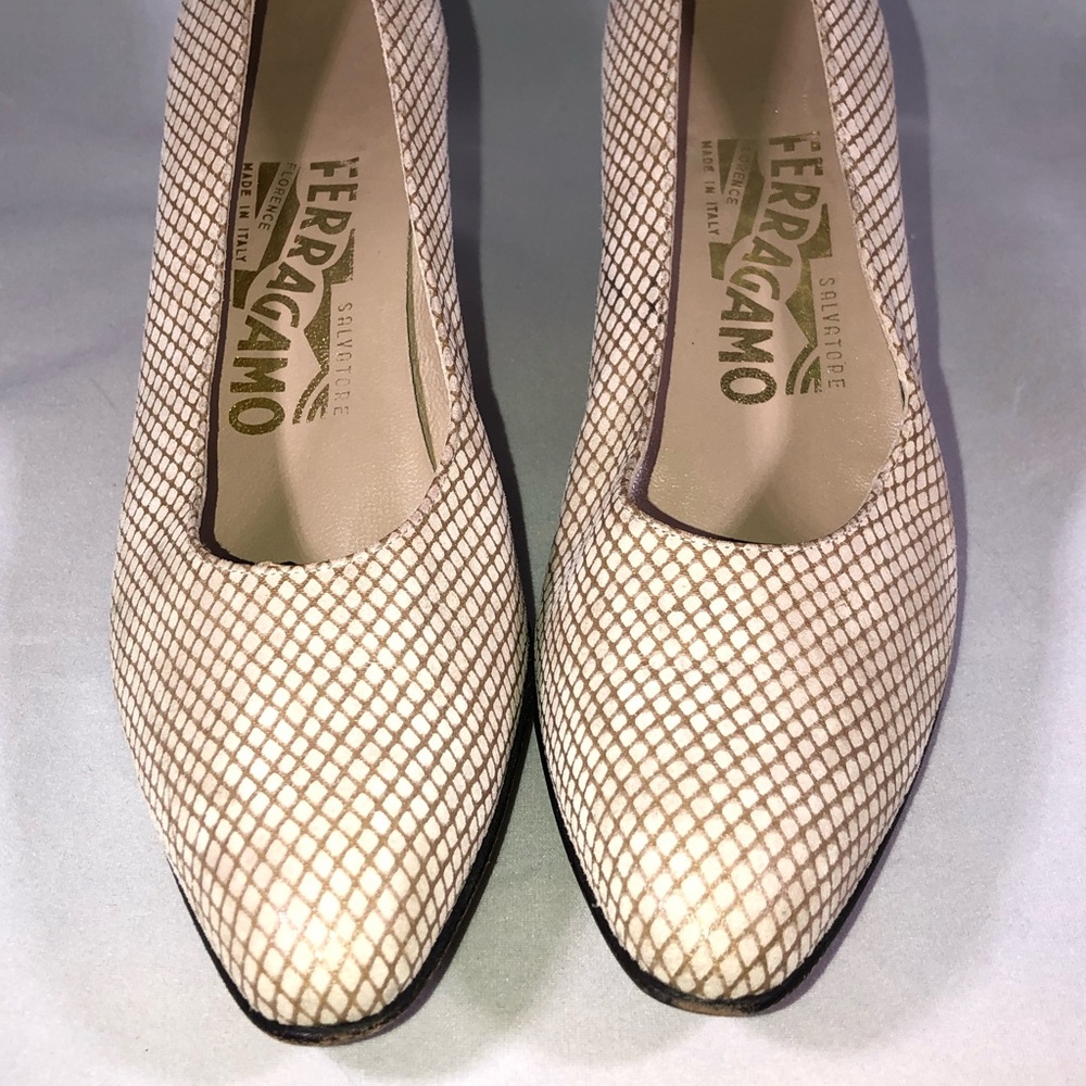 Ferragamo white/gold cross cross pattern pumps